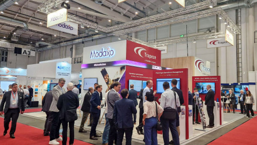 Trapeze Stand am UITP Summit 2025