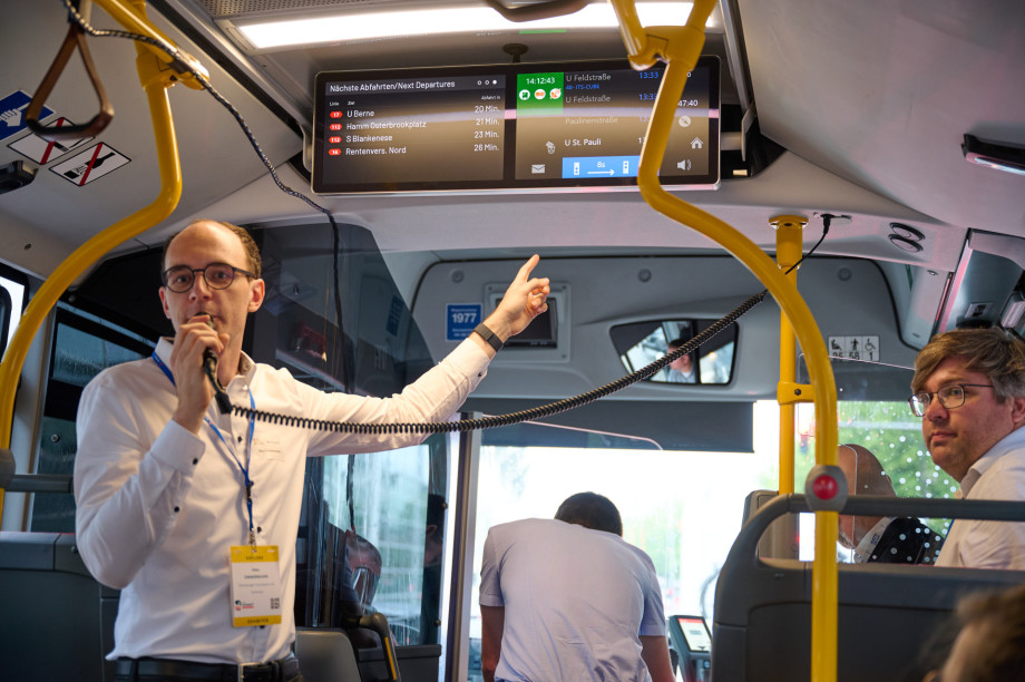 V2X Präsentation beim Technical Visit am UITP Summit 2025