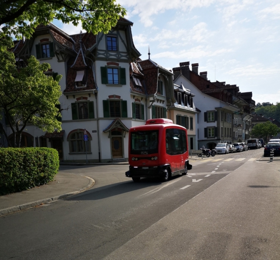(Bild: Bernmobil) Das von EasyMile hergestellte Fahrzeug kann in Bern bis zu acht Fahrgäste und eine Begleitperson transportieren.